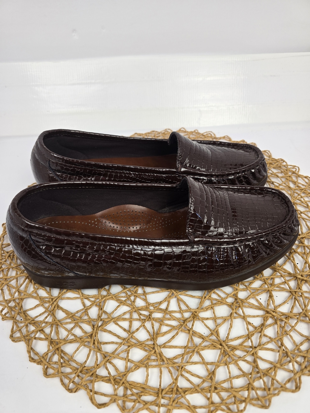 SAS Simplify Slip On Loafer Shoes Brown Croc Leather Comfort Womens Size 8.5WW